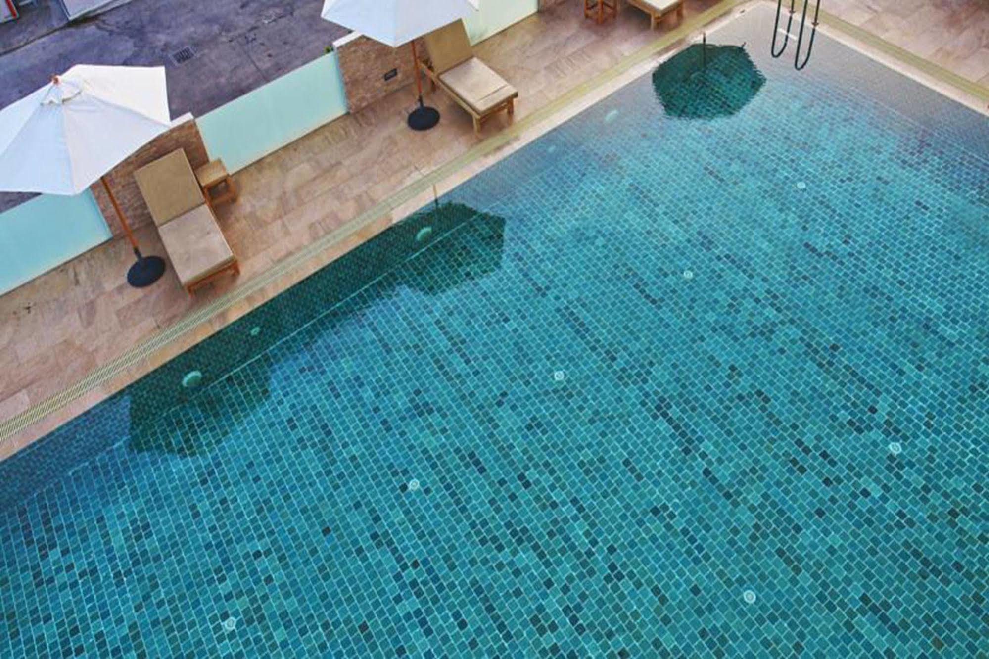Leenova Hotel Бангкок Экстерьер фото